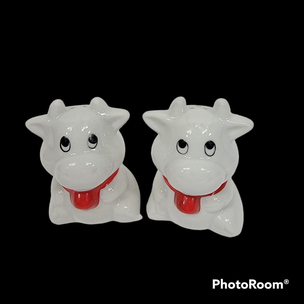 Unbranded Set of Cow Salt and Pepper Shakers with Box